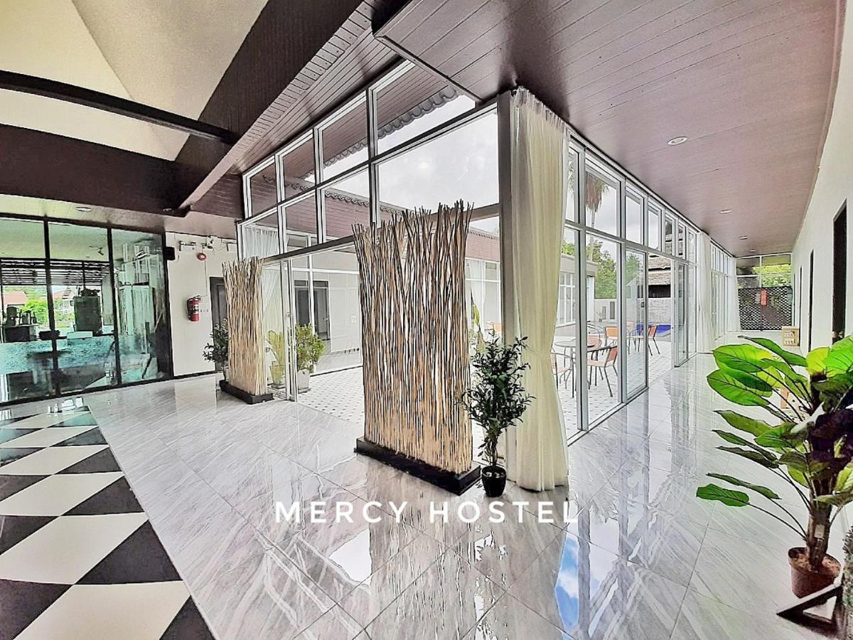 Mercy Hostel Чианграй Экстерьер фото