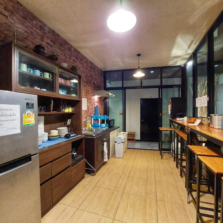 Mercy Hostel Чианграй Экстерьер фото