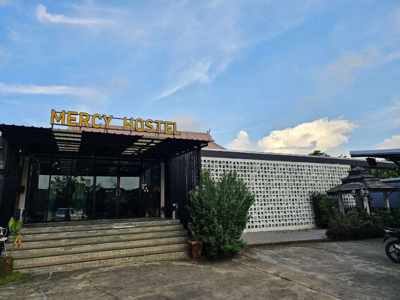 Mercy Hostel Чианграй Экстерьер фото