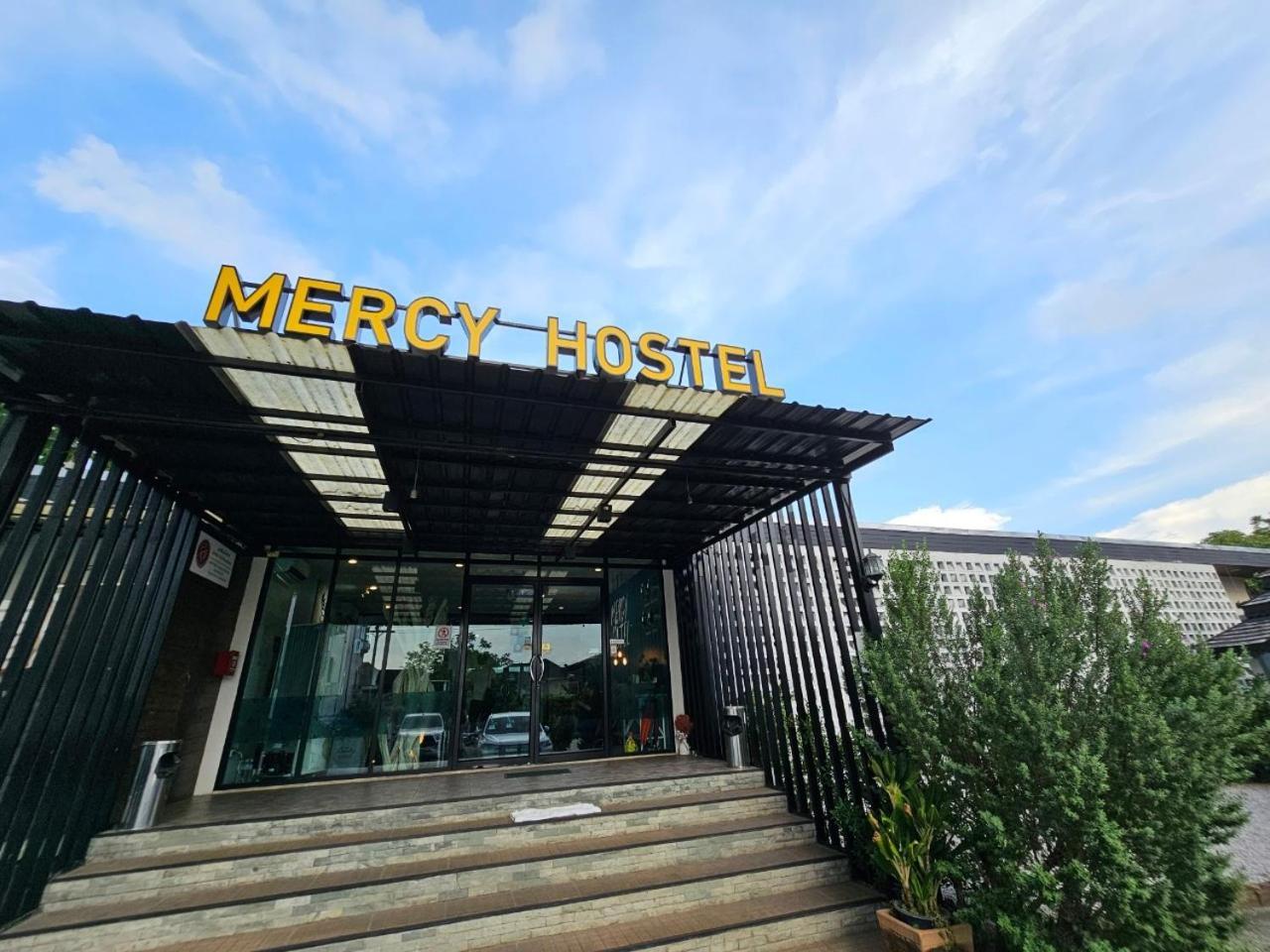 Mercy Hostel Чианграй Экстерьер фото